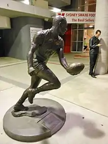 Statue of Paul Kelly, Brownlow Medallist Sydney Swans captain and rugby league convert was from Wagga